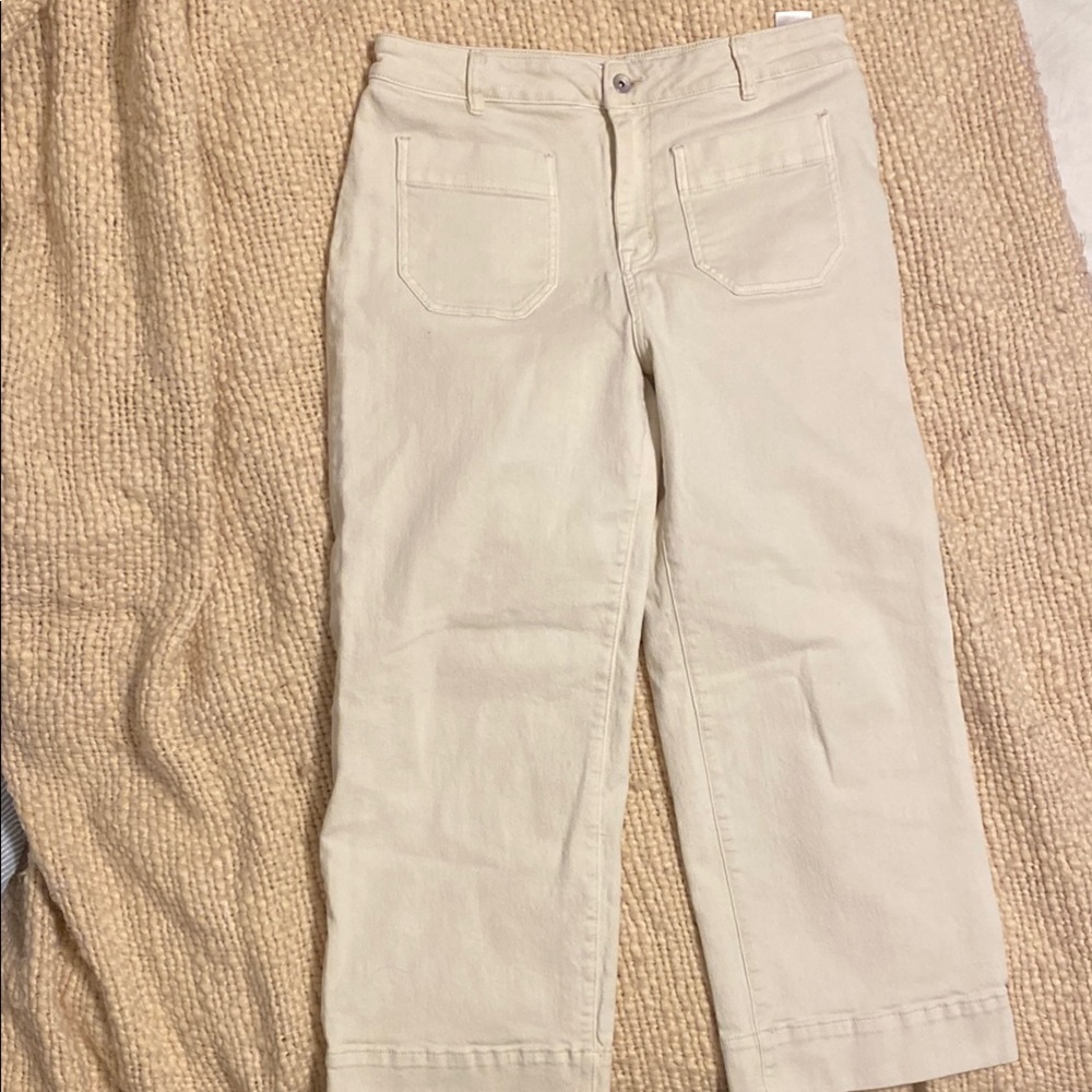 Cream Ankle Cropped Jeans with Straight-Leg Cut